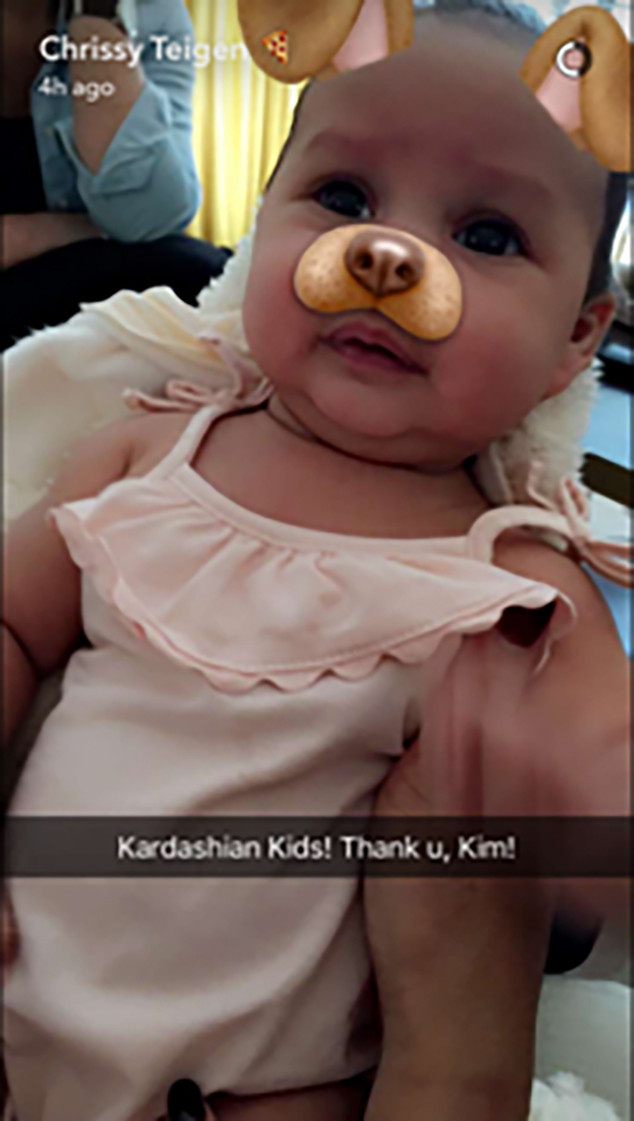 Chrissy Teigen, Luna Stephens Chrissy Teigen, Luna Stephens